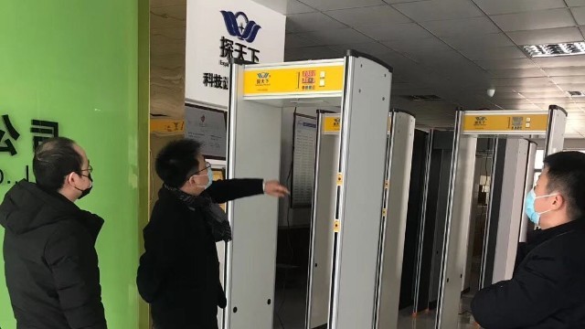 人體測(cè)溫安檢門(mén)