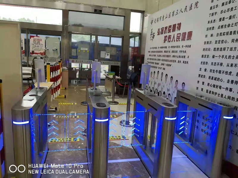 健康碼人臉識(shí)別測(cè)溫門(mén)禁一體機(jī)