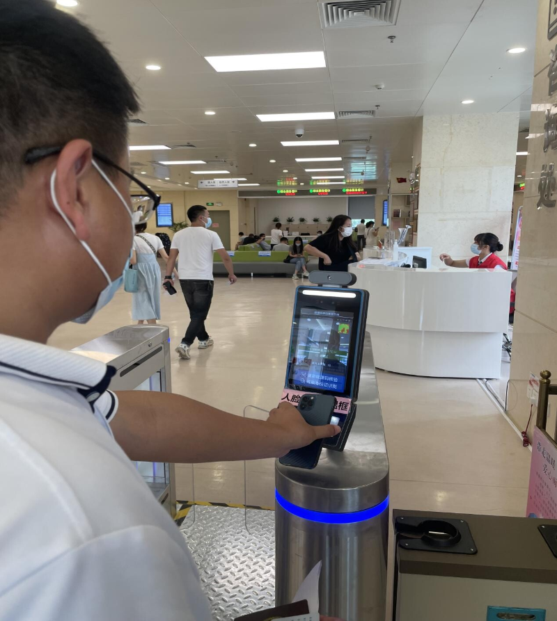 健康碼識別閘機(jī)